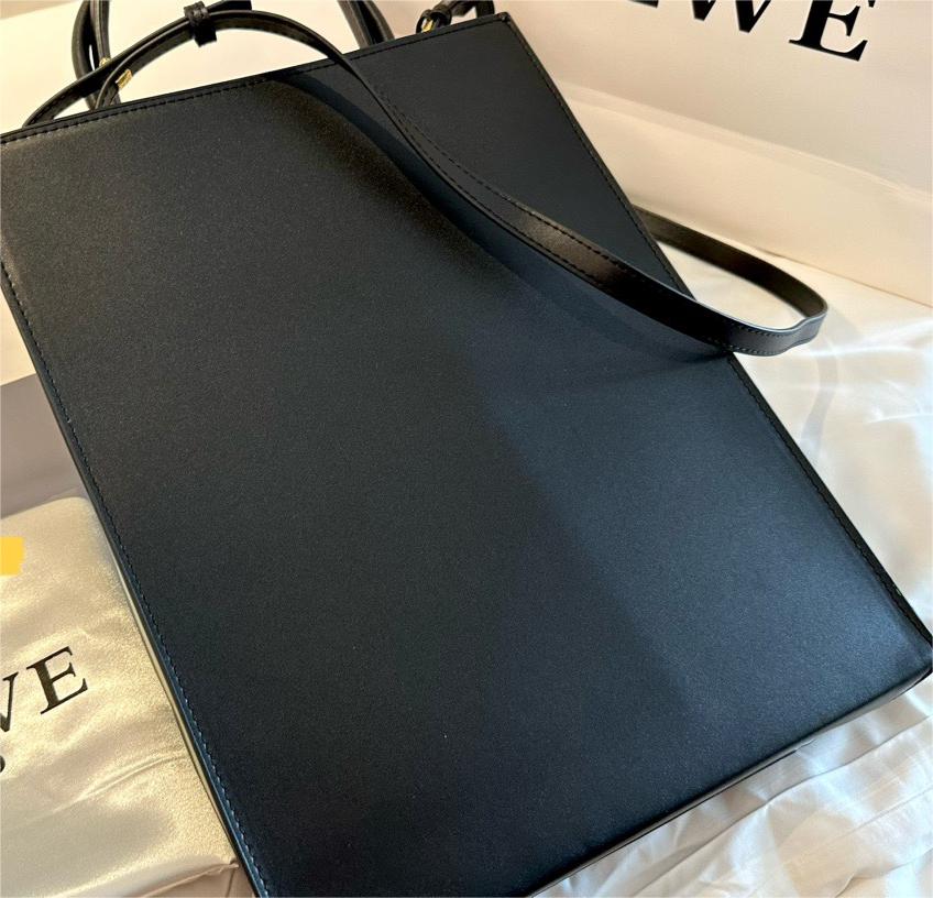 LOEWE　ショルダーバッグ