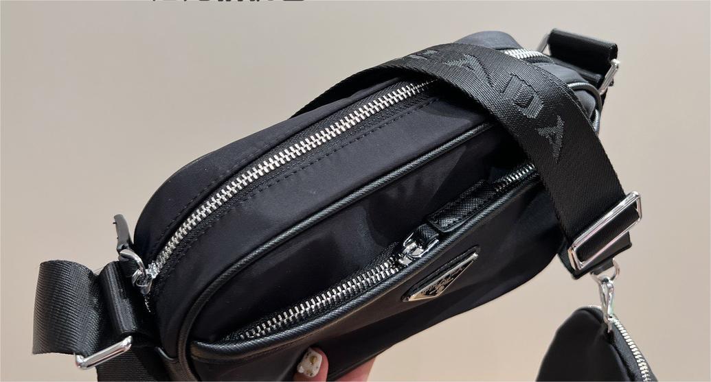 PRADA Re-Nylon ショルダーバッグ