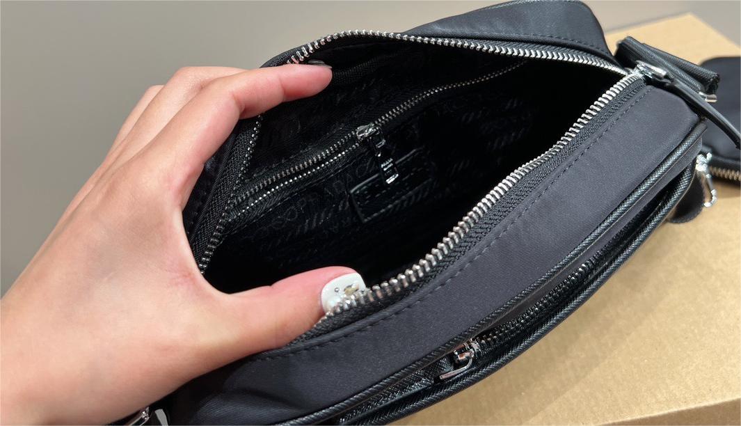 PRADA Re-Nylon ショルダーバッグ