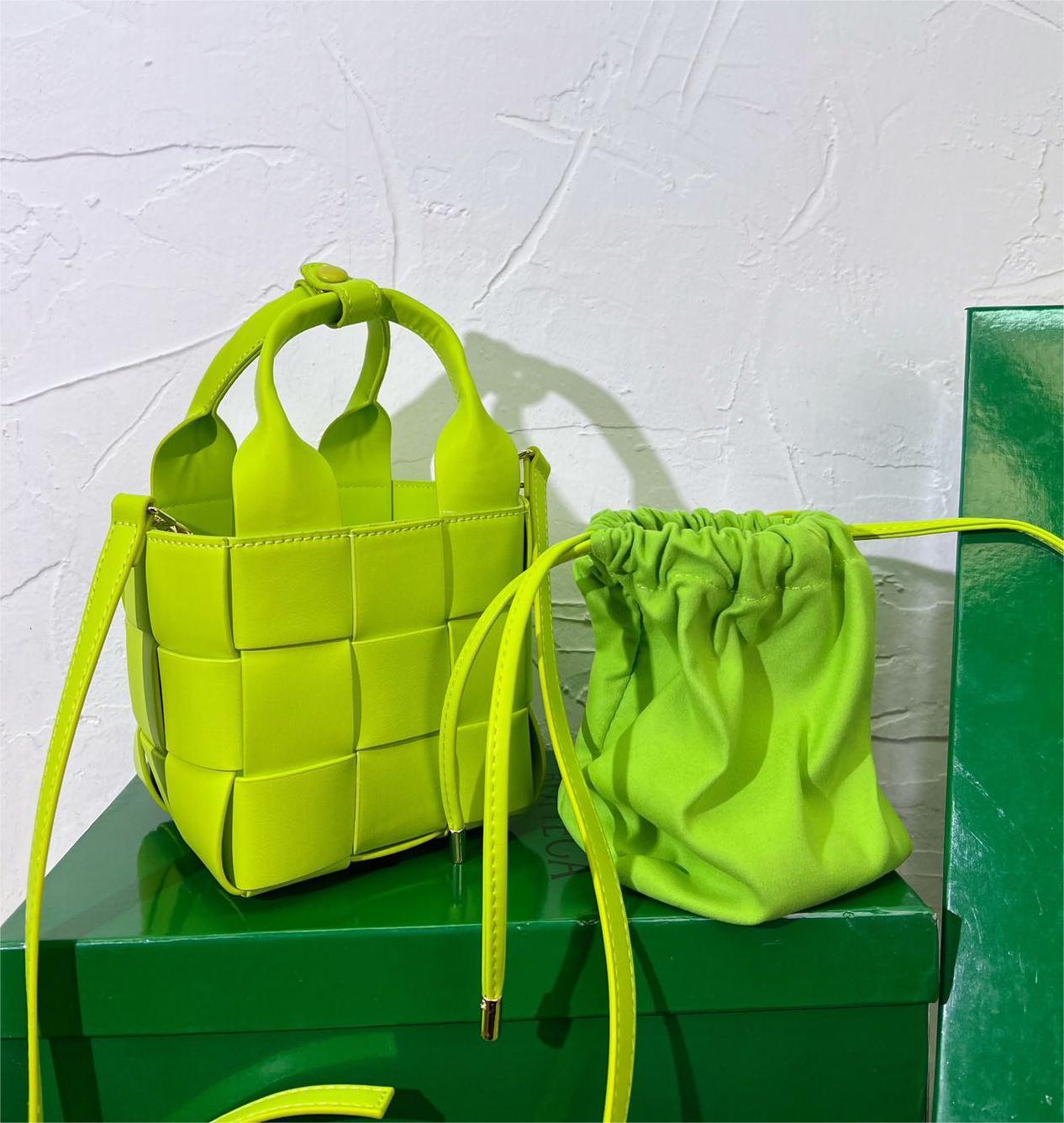 BOTTEGA VENETA  ミニ ショルダーバッグ