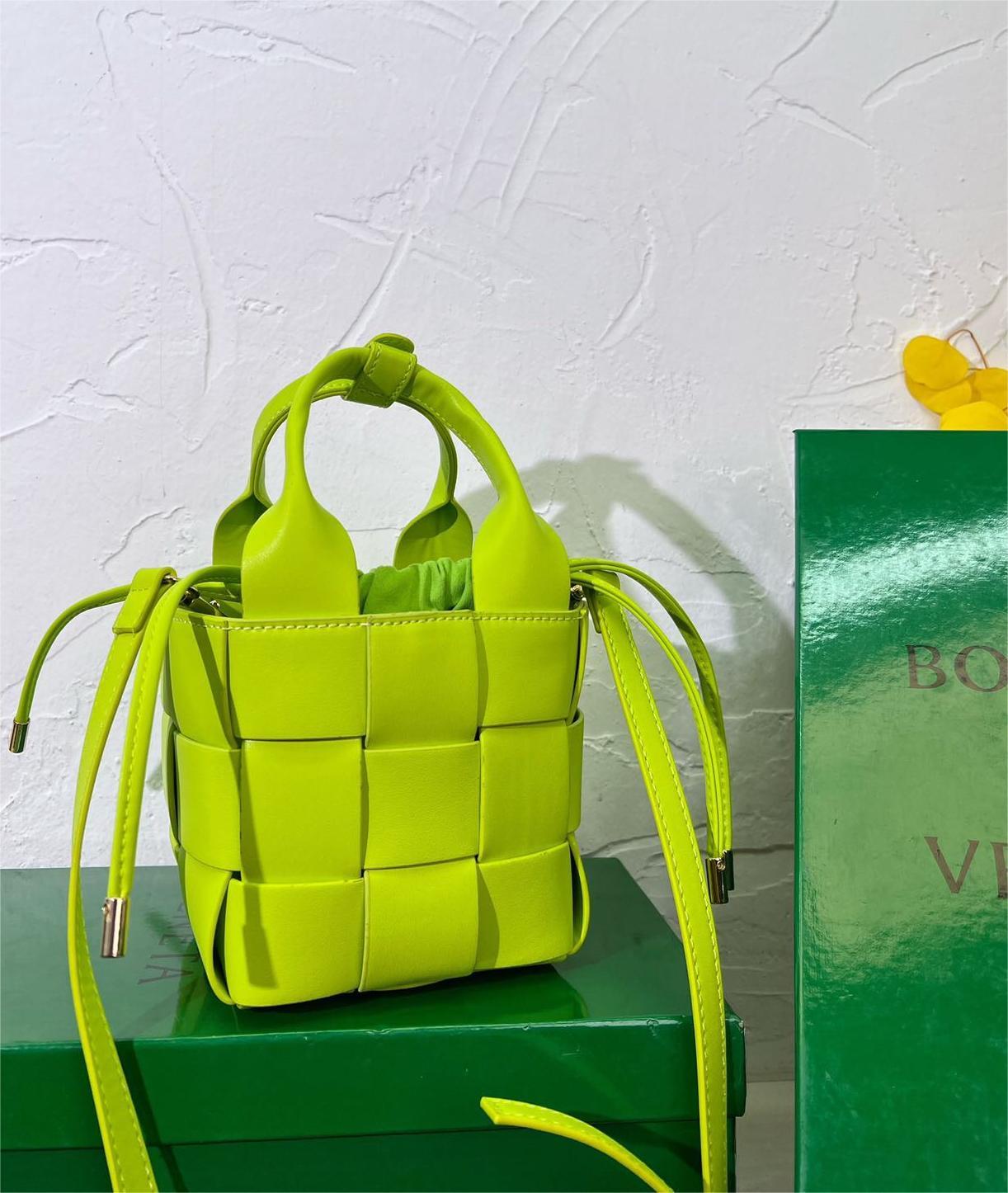 BOTTEGA VENETA  ミニ ショルダーバッグ