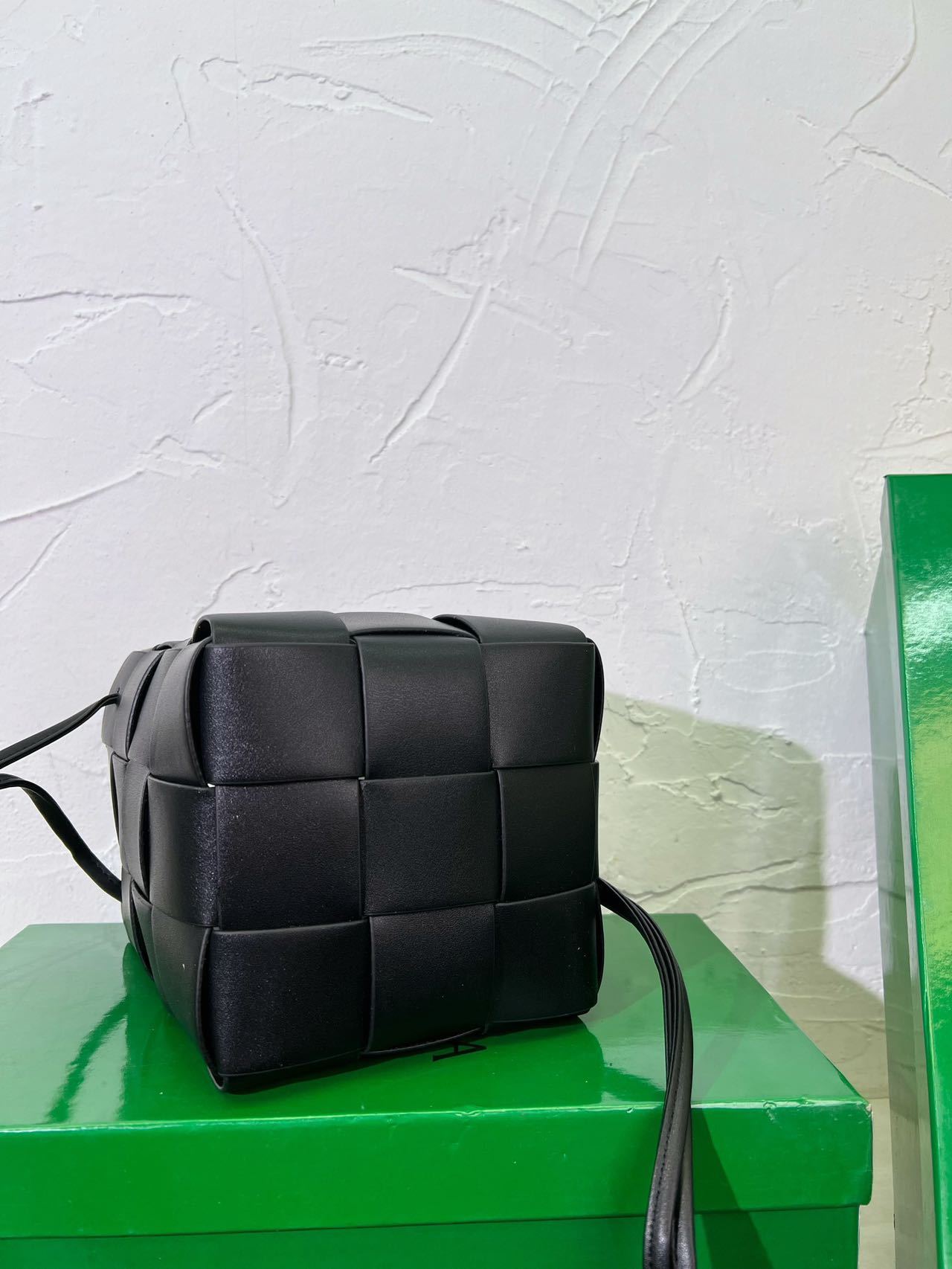 BOTTEGA VENETA バケット ミニ ショルダーバッグ