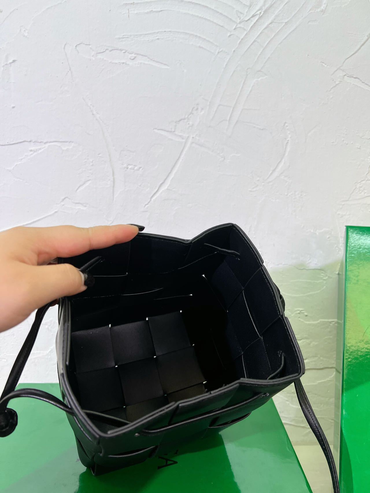 BOTTEGA VENETA バケット ミニ ショルダーバッグ