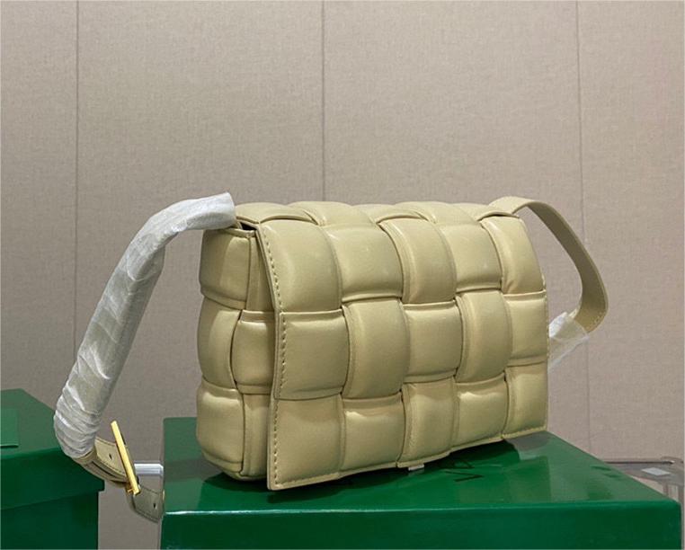 BOTTEGA VENETA　パデッド カセット バッグ