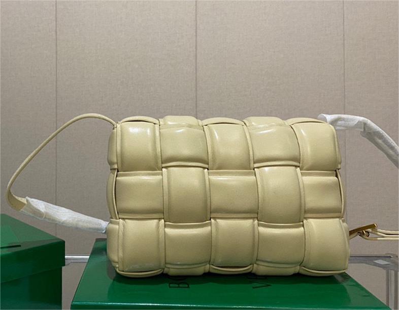 BOTTEGA VENETA　パデッド カセット バッグ