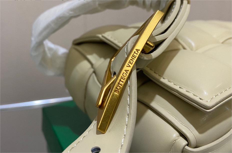 BOTTEGA VENETA　パデッド カセット バッグ