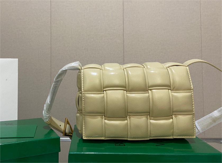 BOTTEGA VENETA　パデッド カセット バッグ