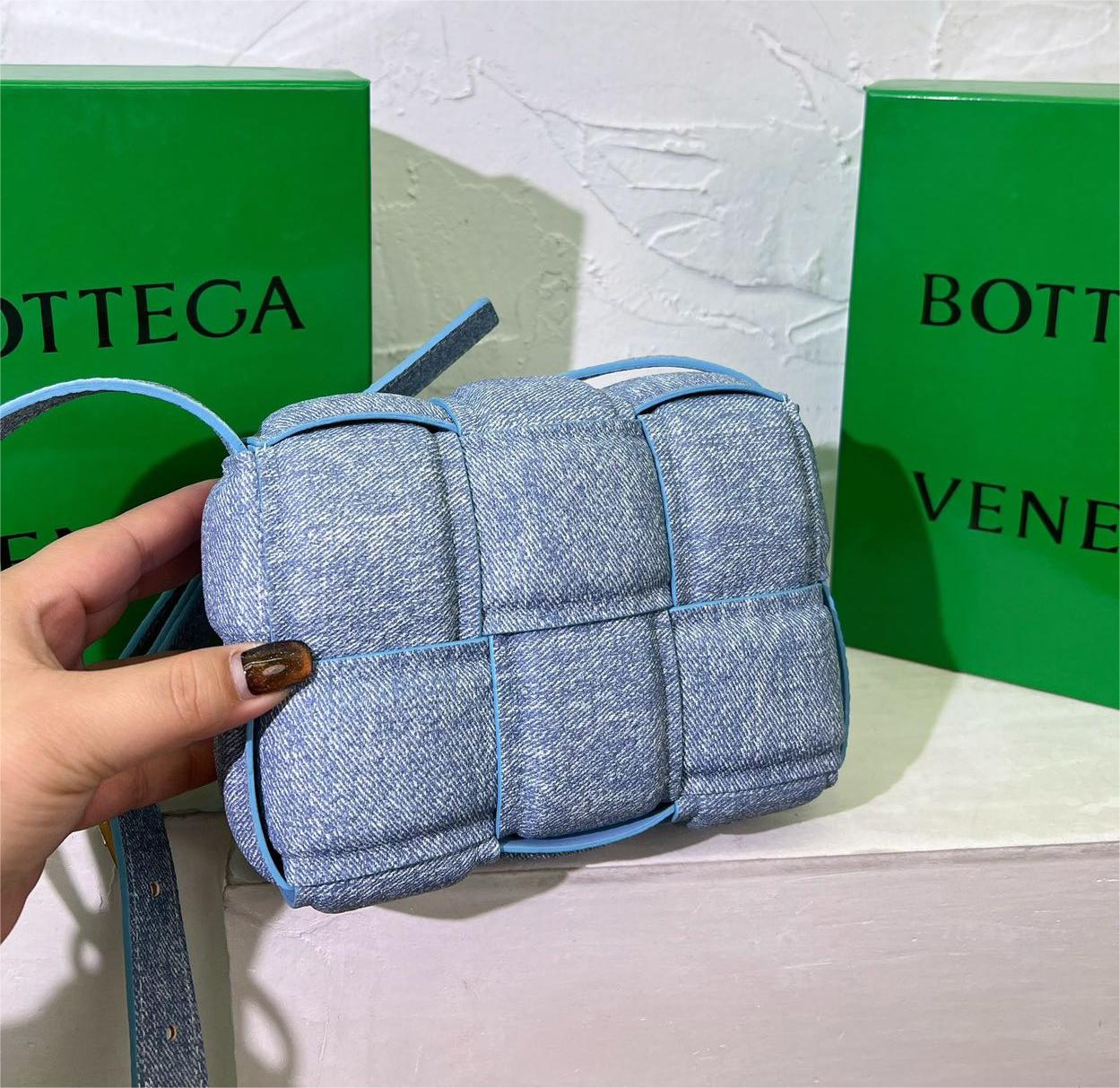 BOTTEGA VENETA  ミニ ショルダーバッグ