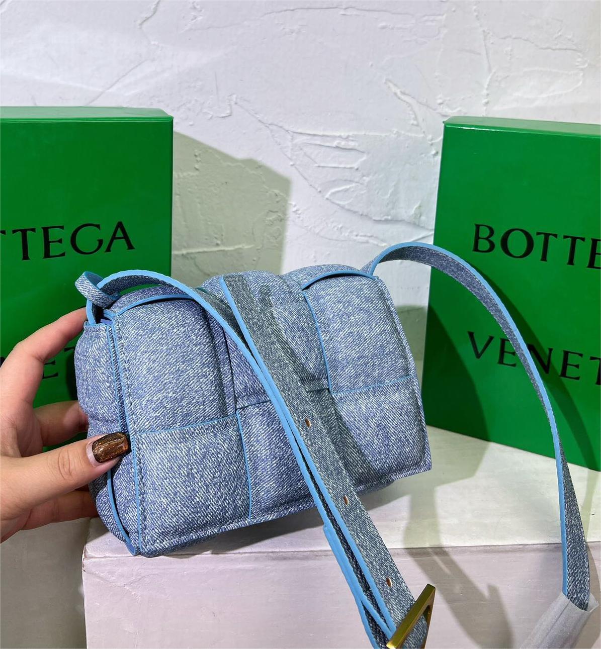 BOTTEGA VENETA  ミニ ショルダーバッグ