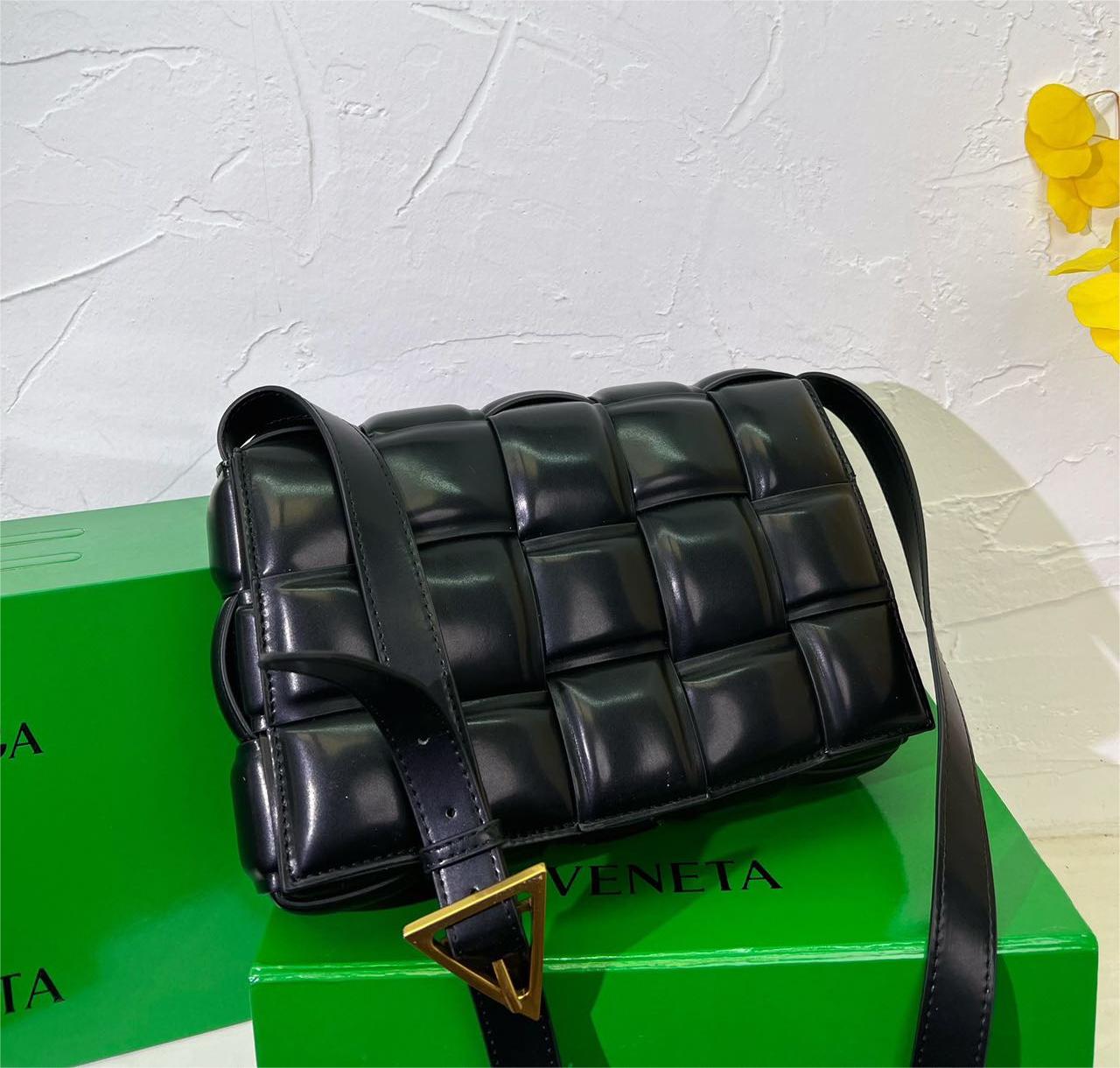 BOTTEGA VENETA  ショルダーバッグ