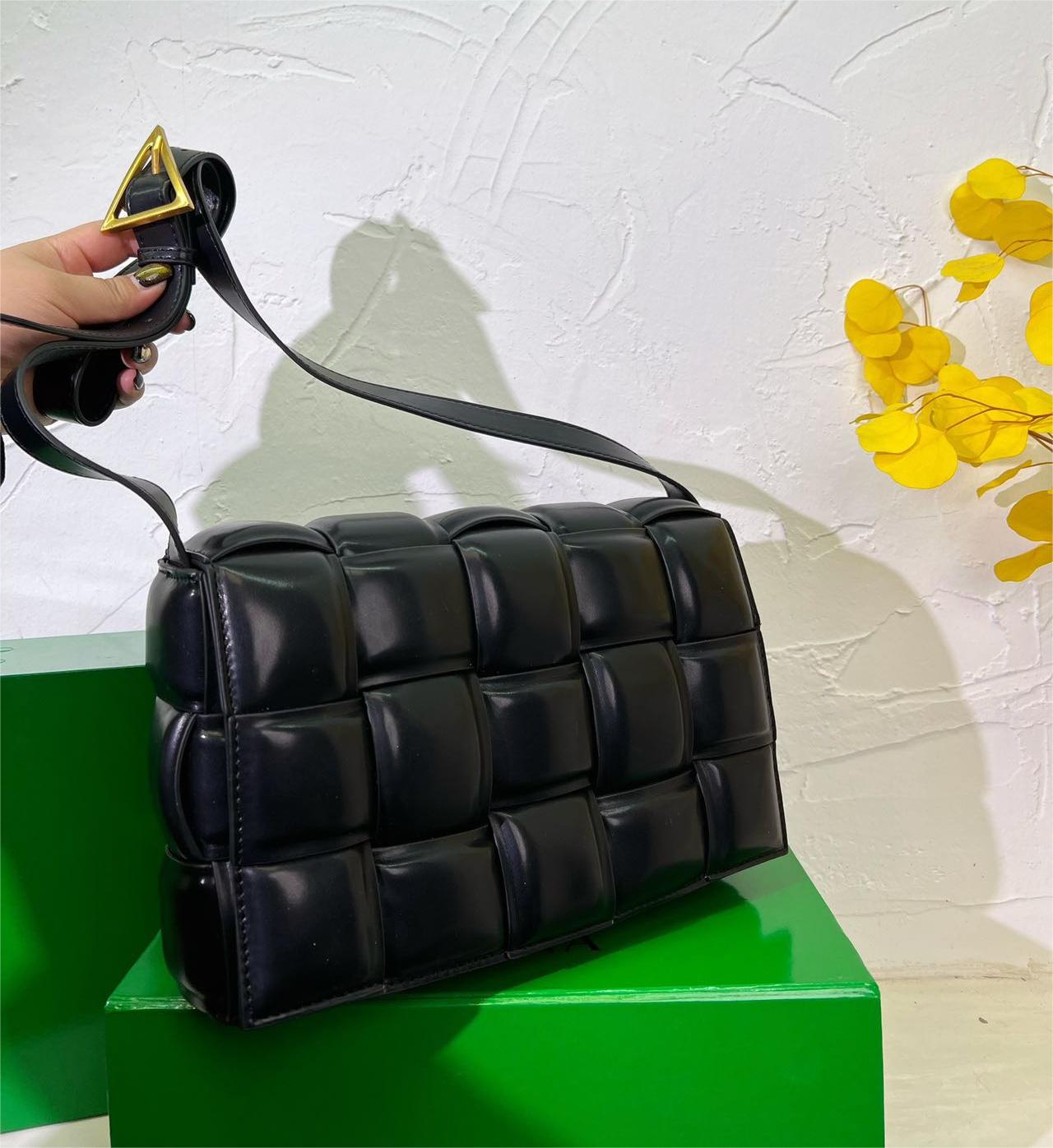 BOTTEGA VENETA  ショルダーバッグ