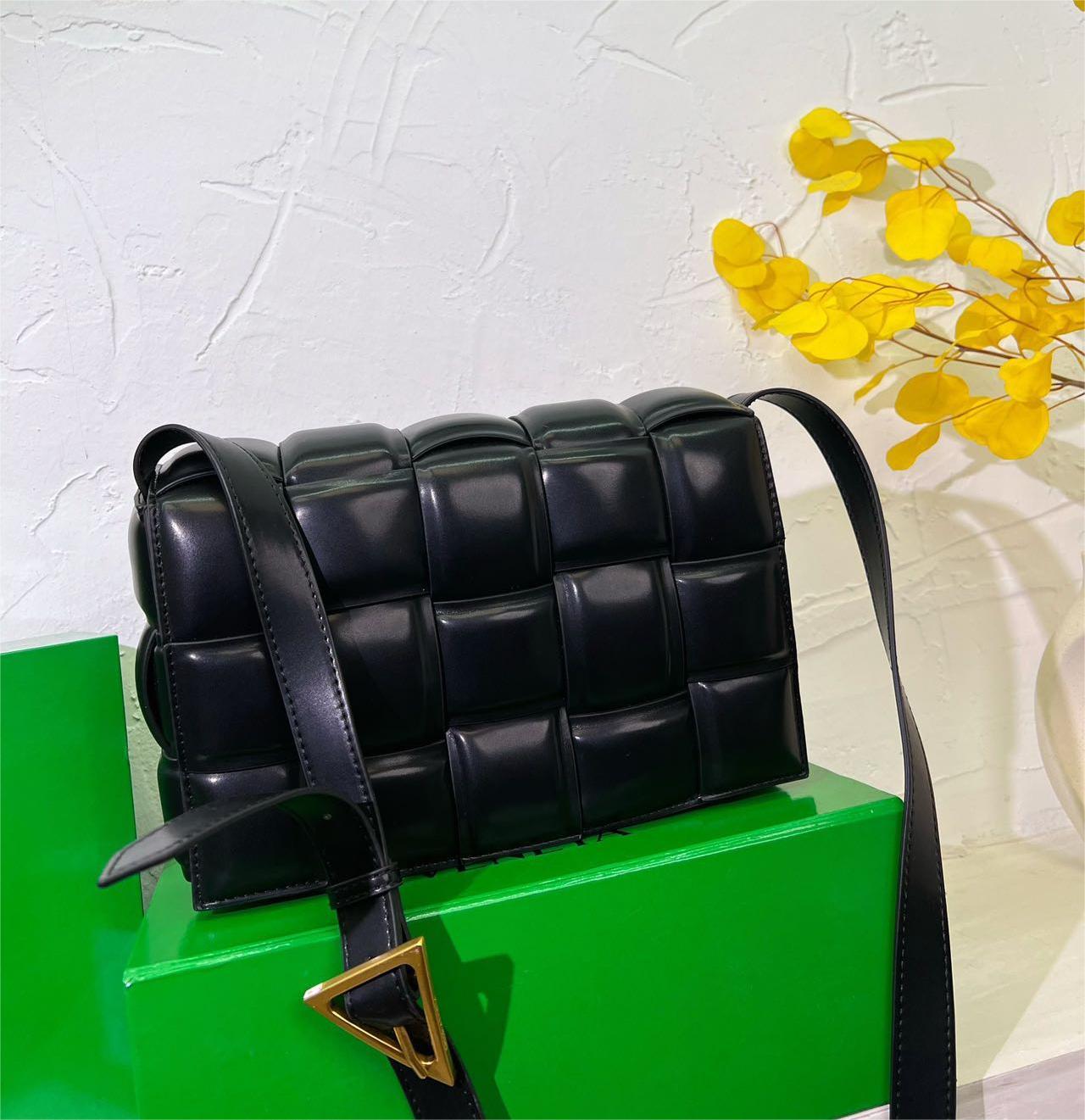 BOTTEGA VENETA  ショルダーバッグ