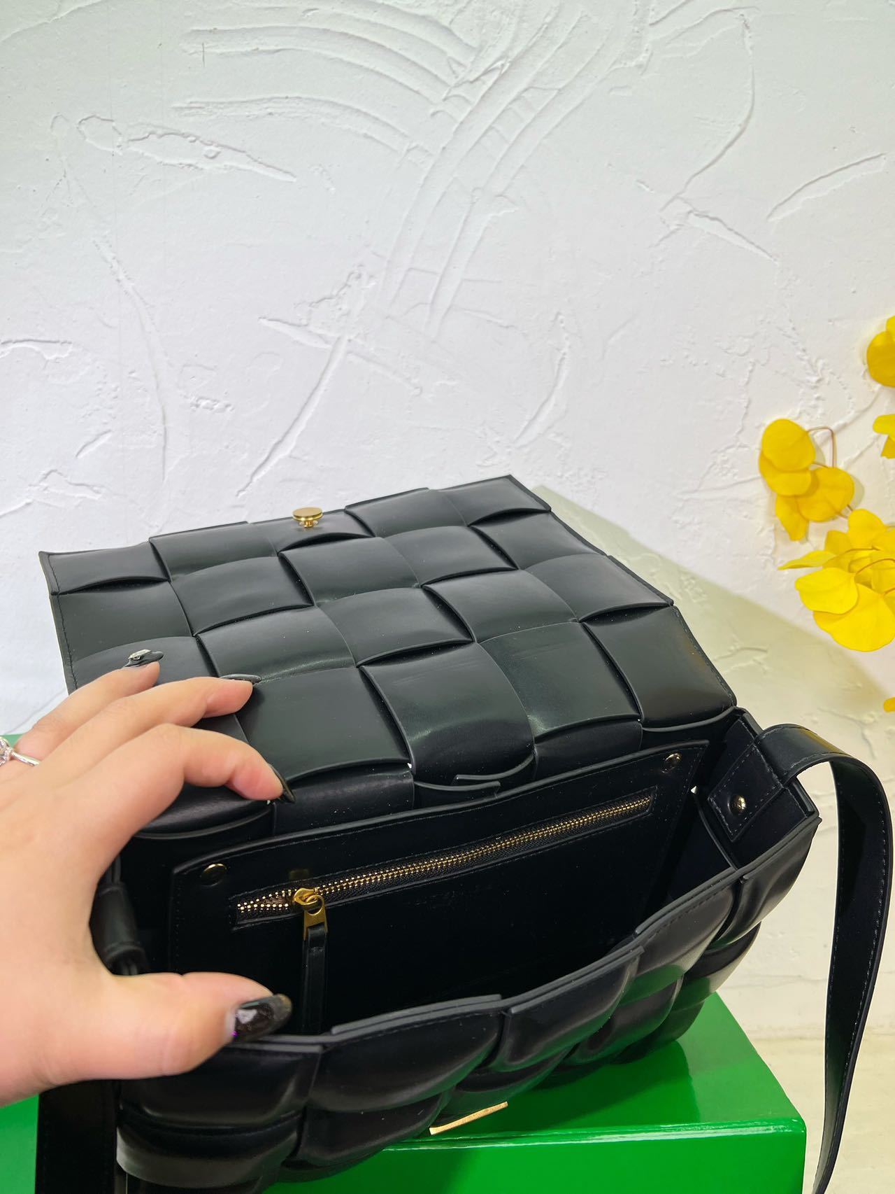 BOTTEGA VENETA  ショルダーバッグ