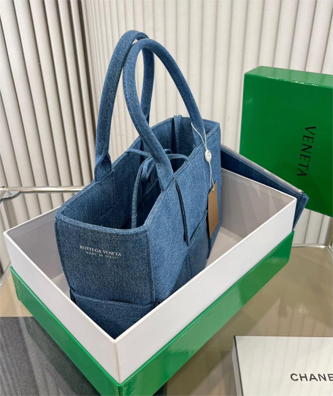 BOTTEGA VENETA  スモール トートバッグ