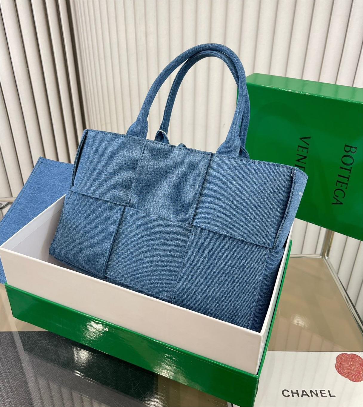 BOTTEGA VENETA  スモール トートバッグ