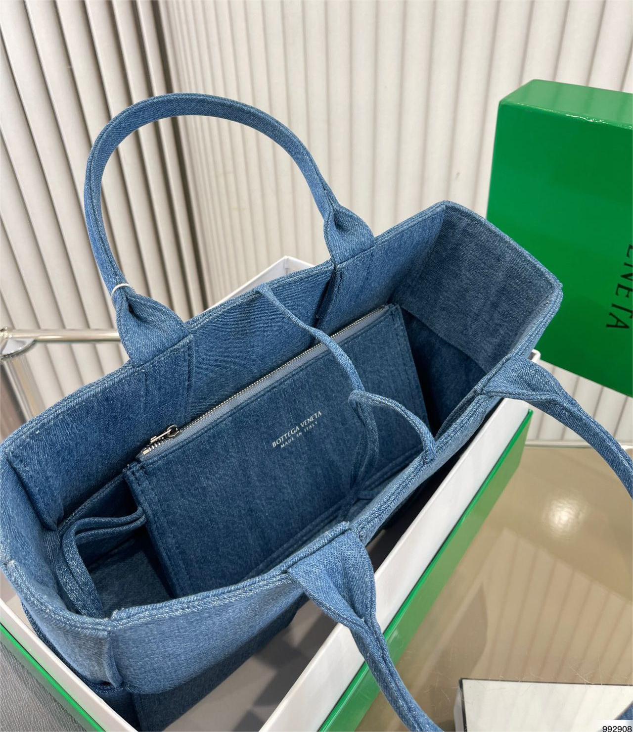 BOTTEGA VENETA  スモール トートバッグ