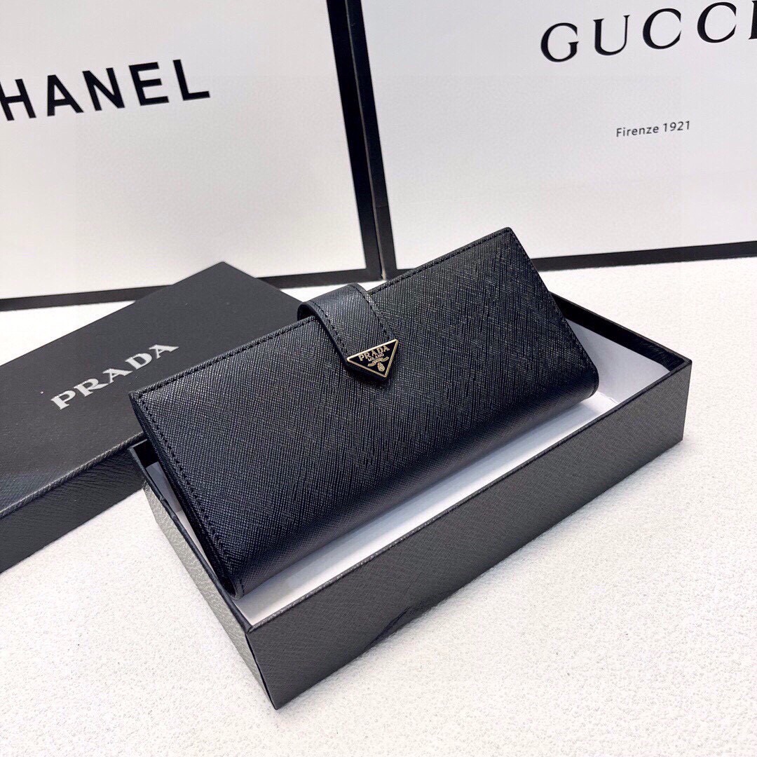 PRADA  長財布