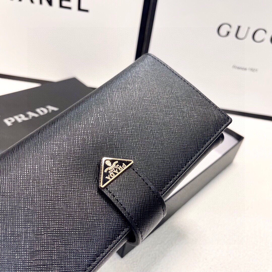 PRADA  長財布