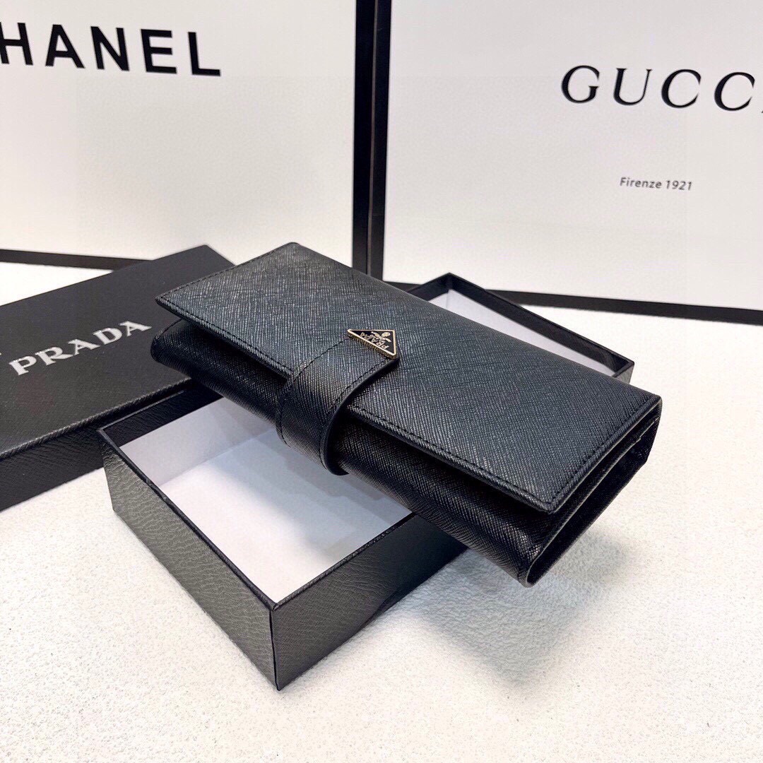 PRADA  長財布