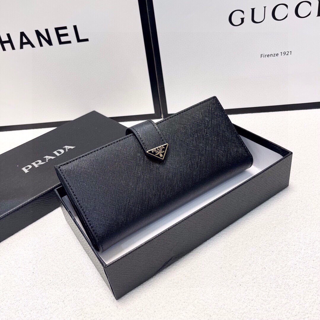 PRADA  長財布