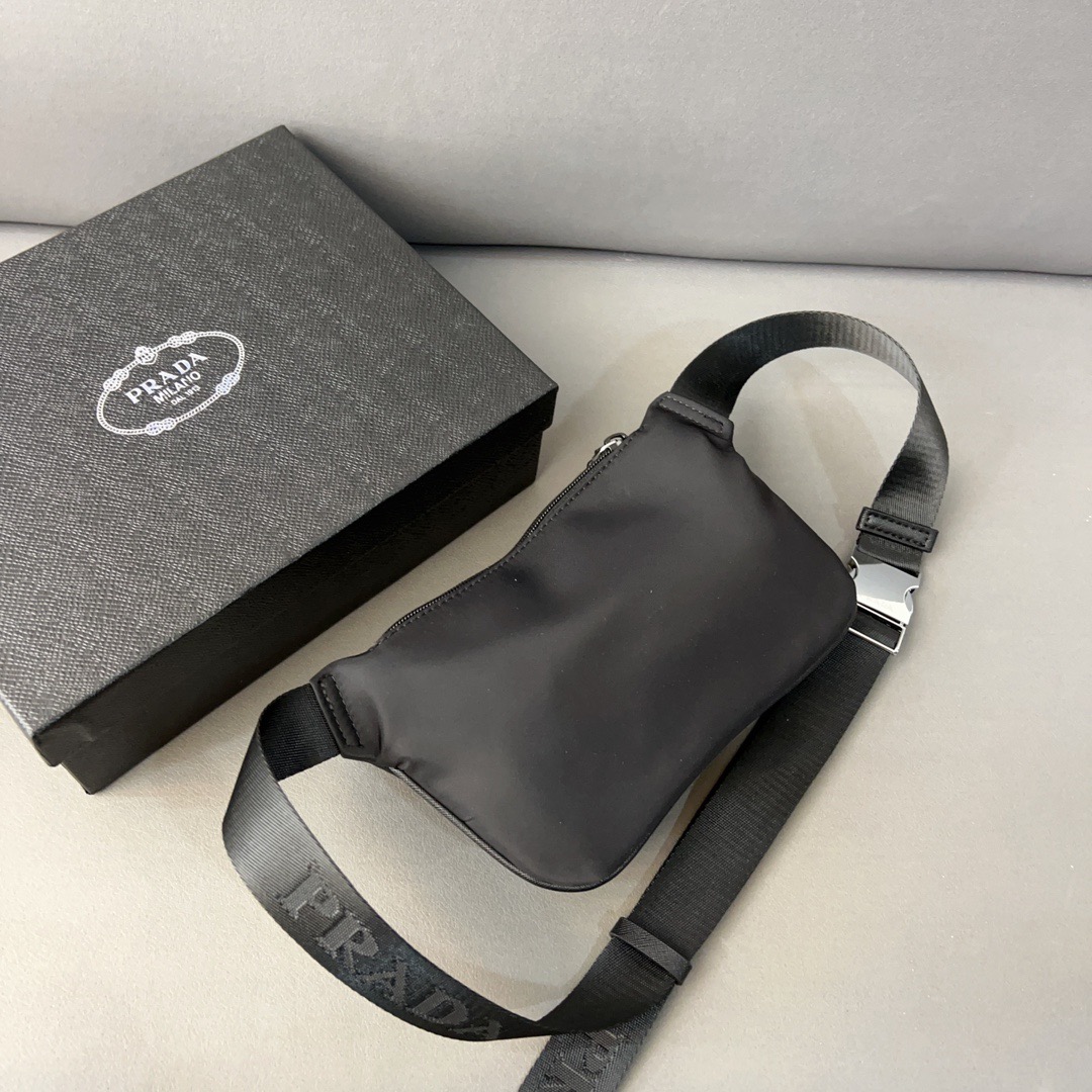PRADA　Re-Nylon bag ショルダーバッグ