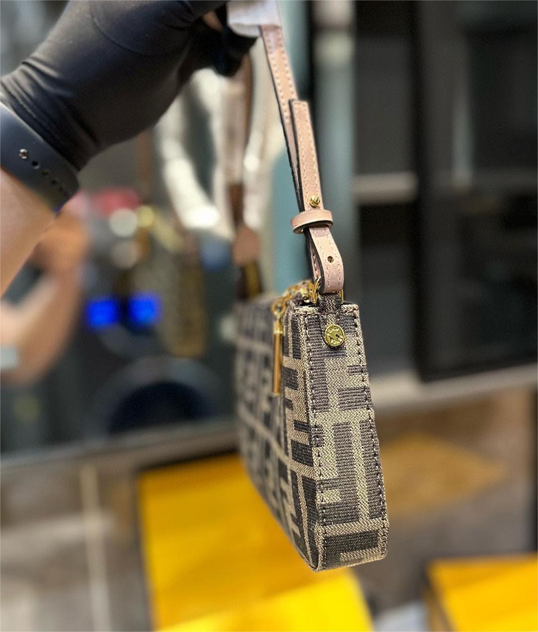 FENDI ♪ ショルダーバッグ