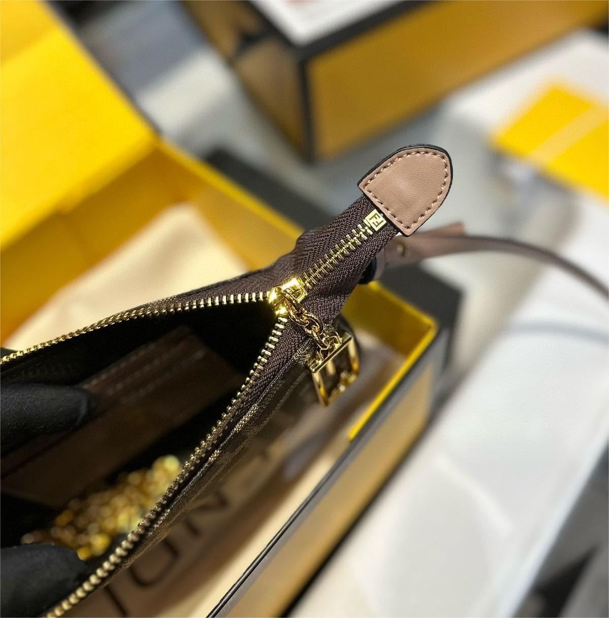 FENDI ♪ ショルダーバッグ