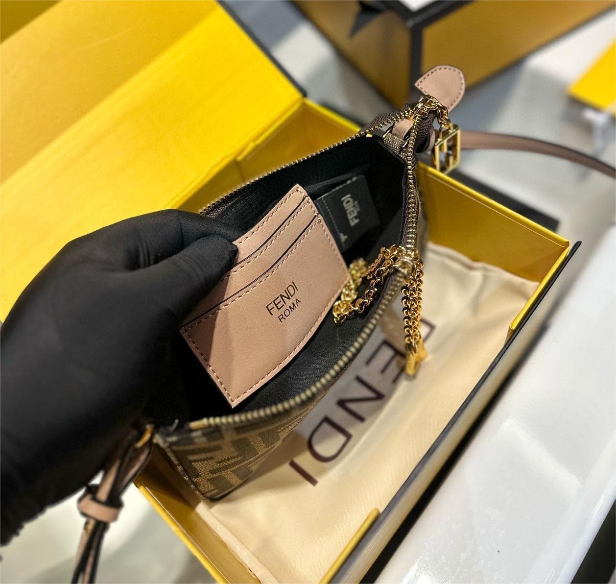 FENDI ♪ ショルダーバッグ