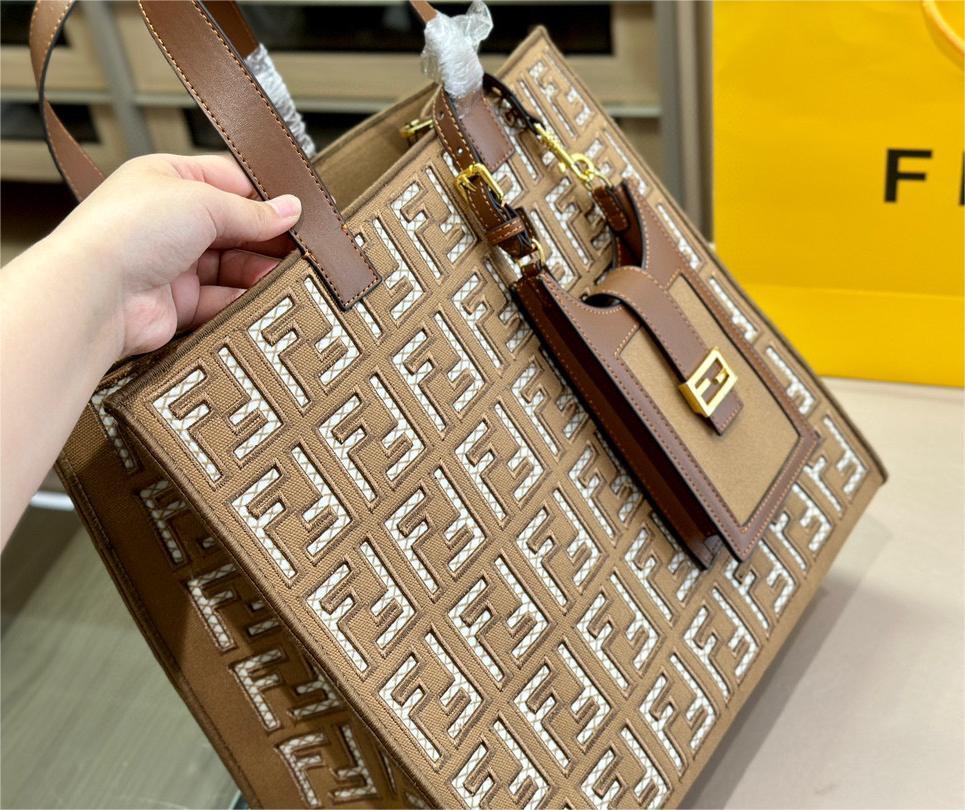 Fendi Peekaboo トートバッグ