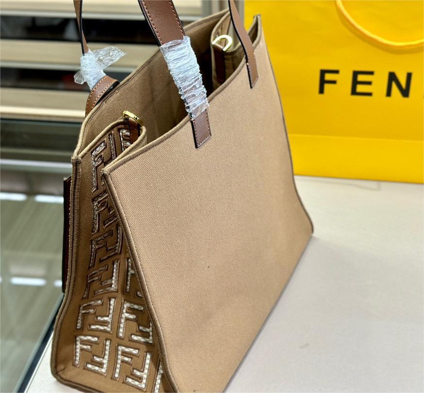 Fendi Peekaboo トートバッグ