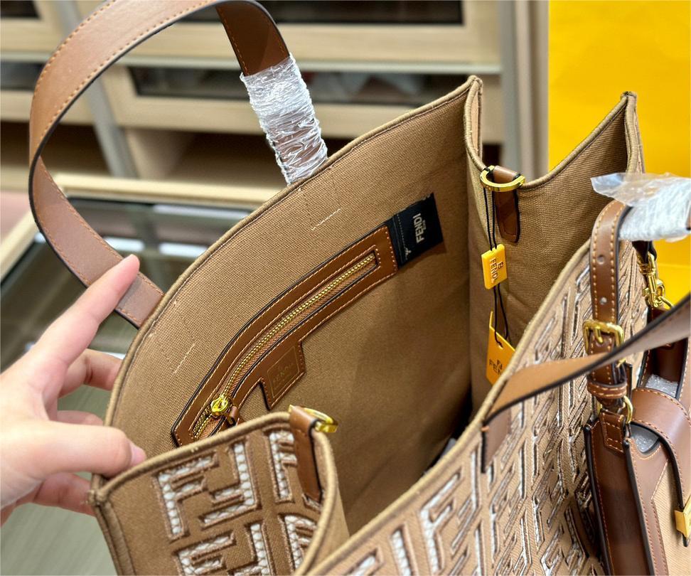 Fendi Peekaboo トートバッグ