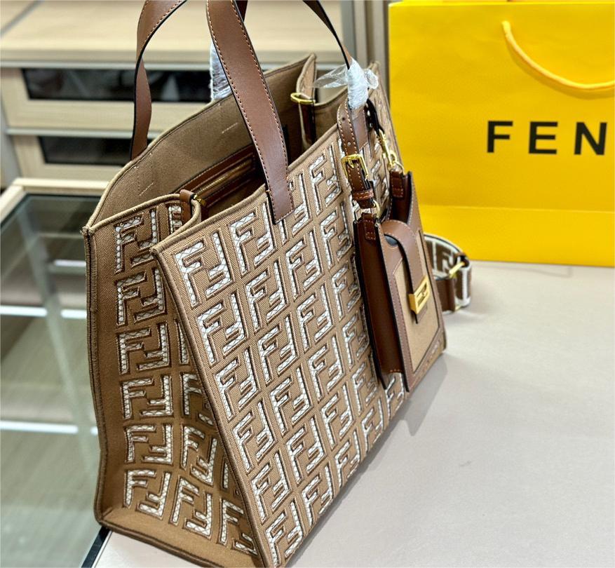 Fendi Peekaboo トートバッグ