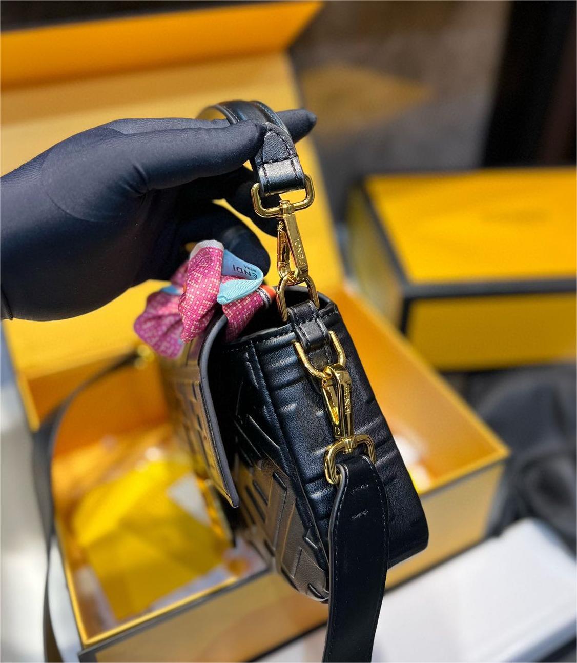 Fendi フェンディ ショルダーバッグ バゲット