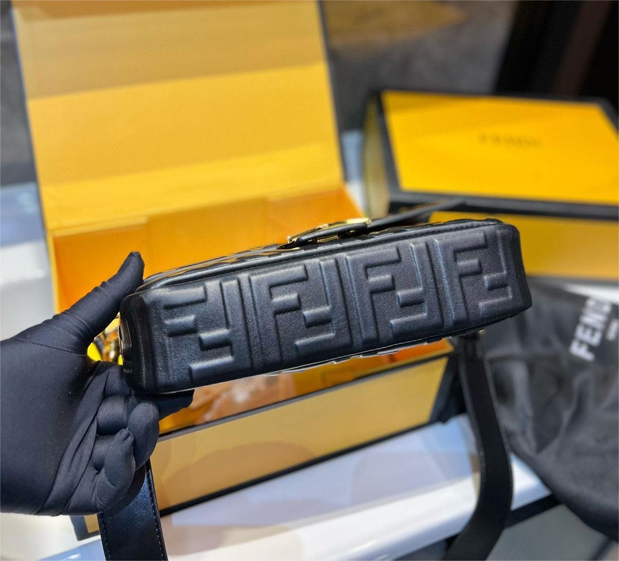 Fendi フェンディ ショルダーバッグ バゲット