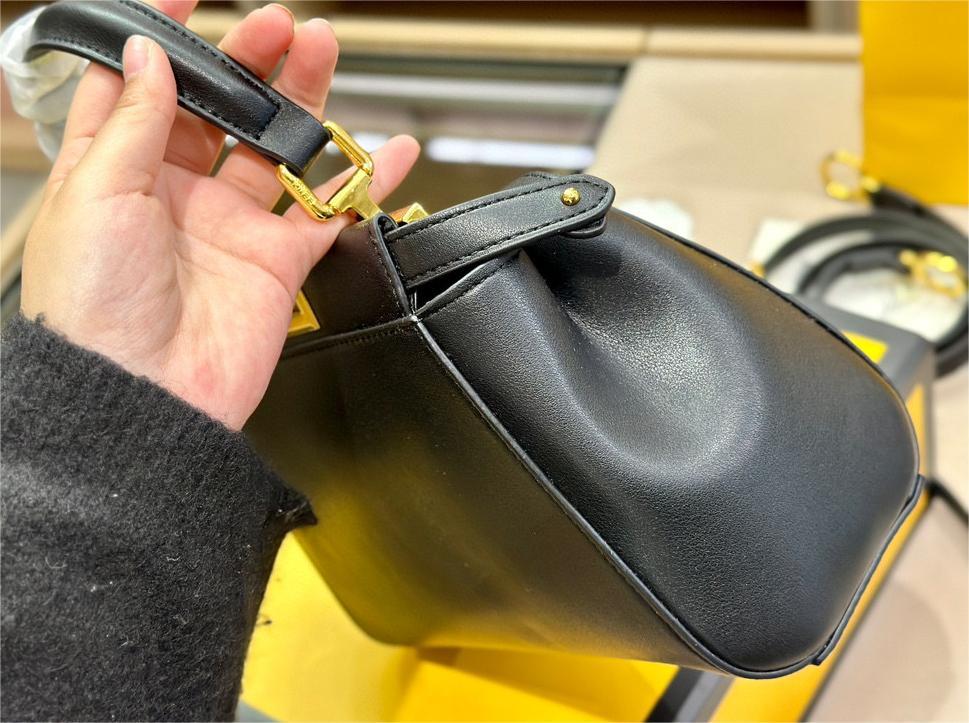 FENDI  PEEKABOO ハンドバッグ