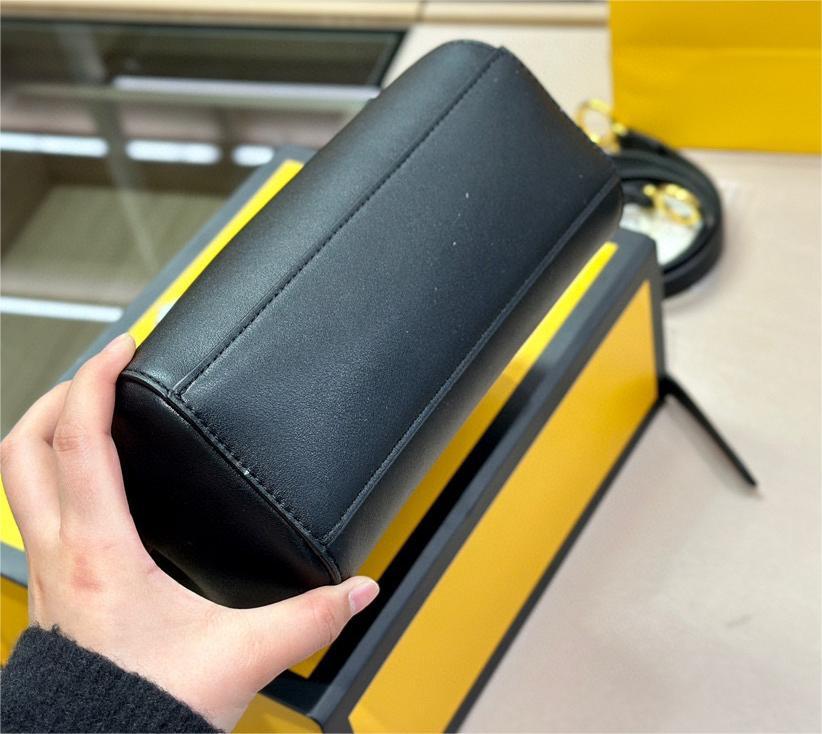 FENDI  PEEKABOO ハンドバッグ