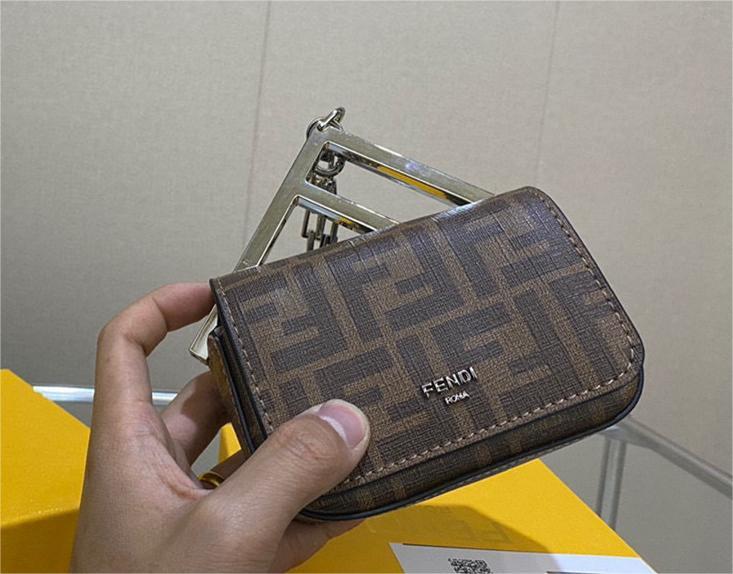 FENDI nano　ショルダーバッグ