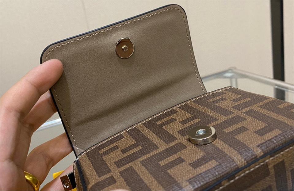 FENDI nano　ショルダーバッグ