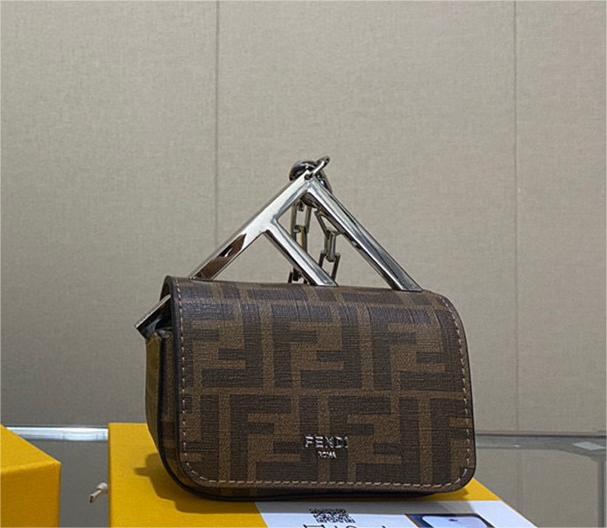 FENDI nano　ショルダーバッグ