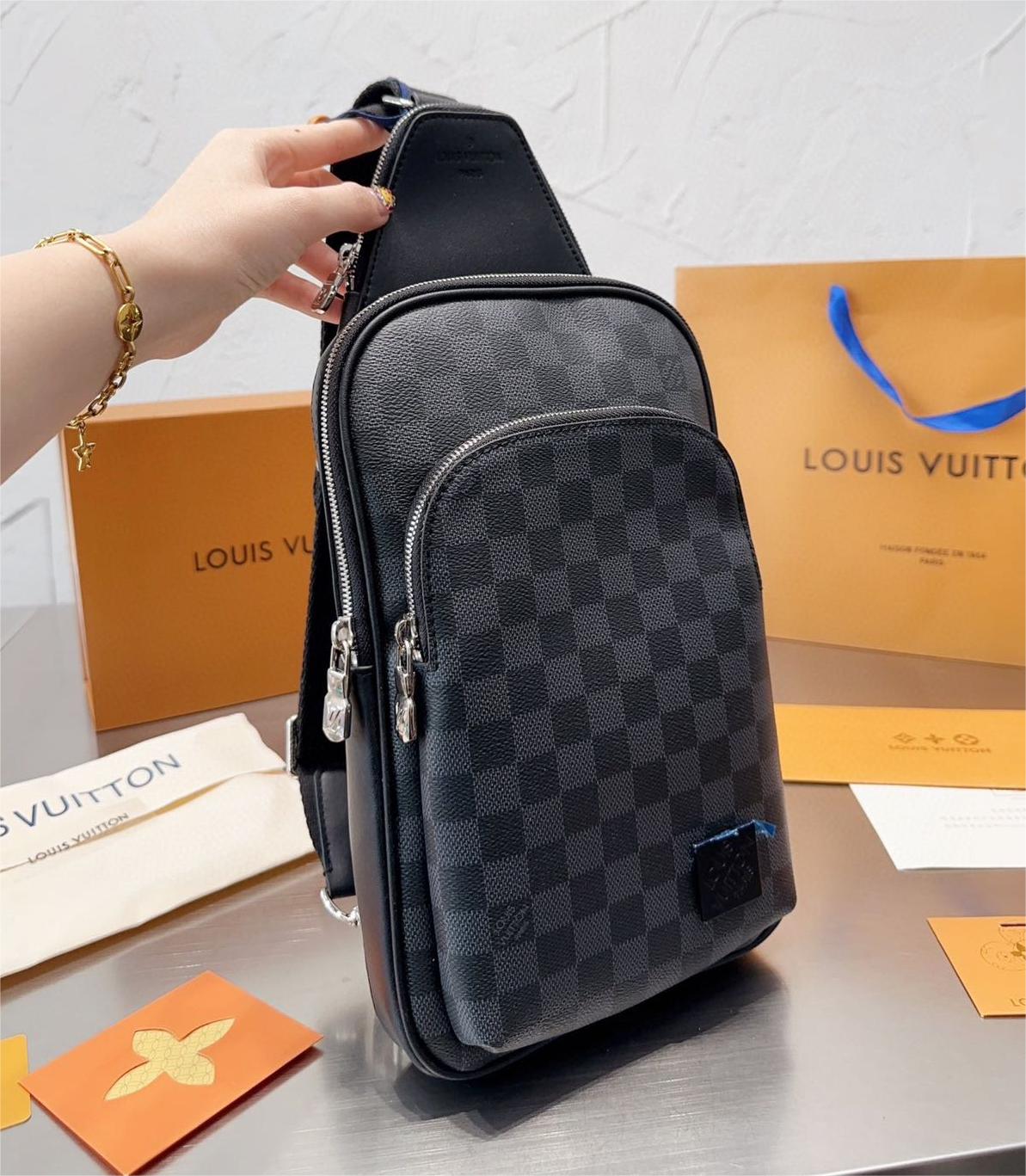 ★Louis Vuitton★ avenueショルダーバッグ　メンズ