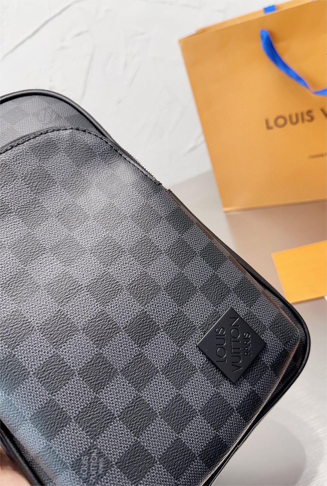 ★Louis Vuitton★ avenueショルダーバッグ　メンズ