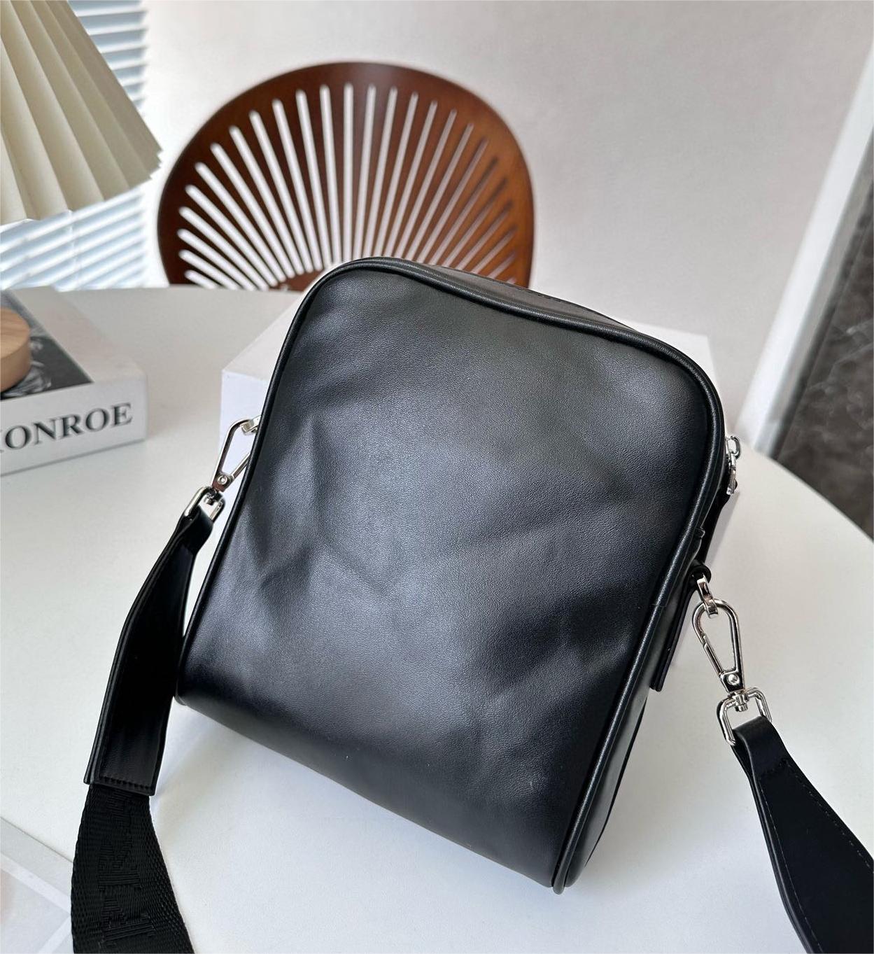 PRADA  レザー  ショルダーバッグ