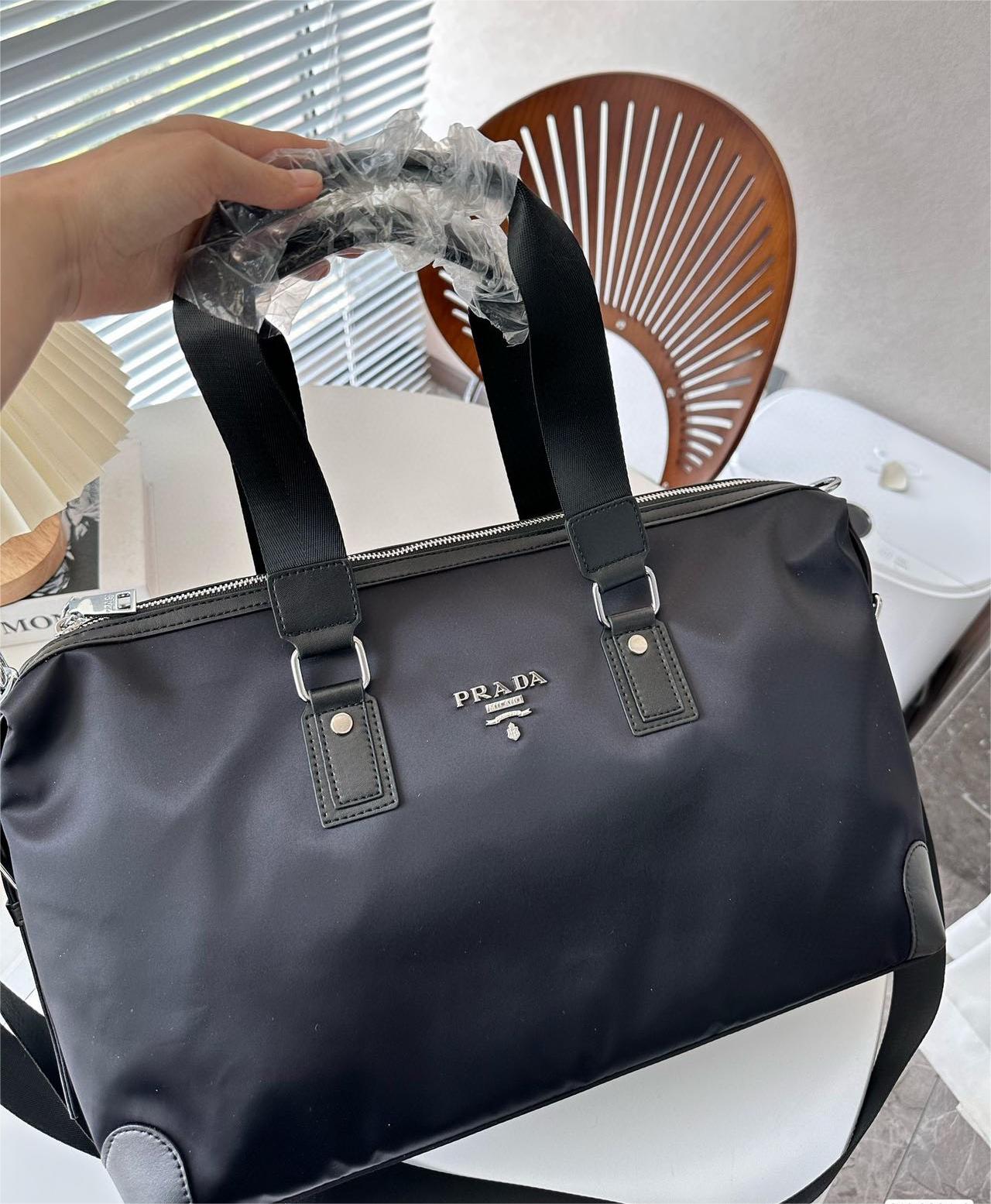 PRADA★ブラック　ボストンバッグ