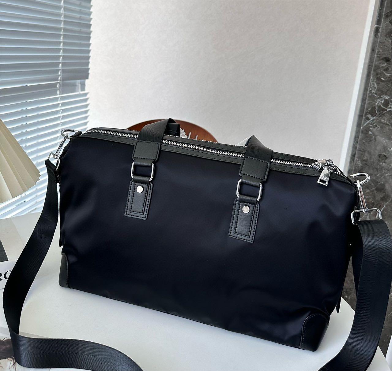 PRADA★ブラック　ボストンバッグ