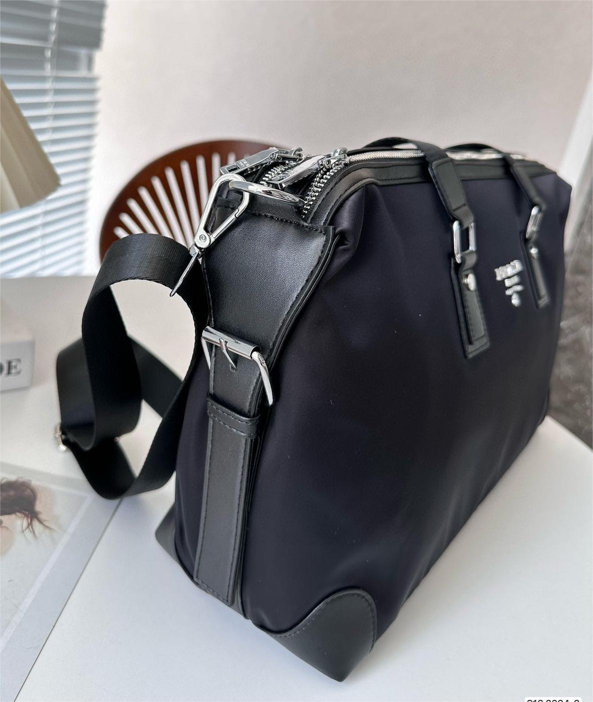 PRADA★ブラック　ボストンバッグ