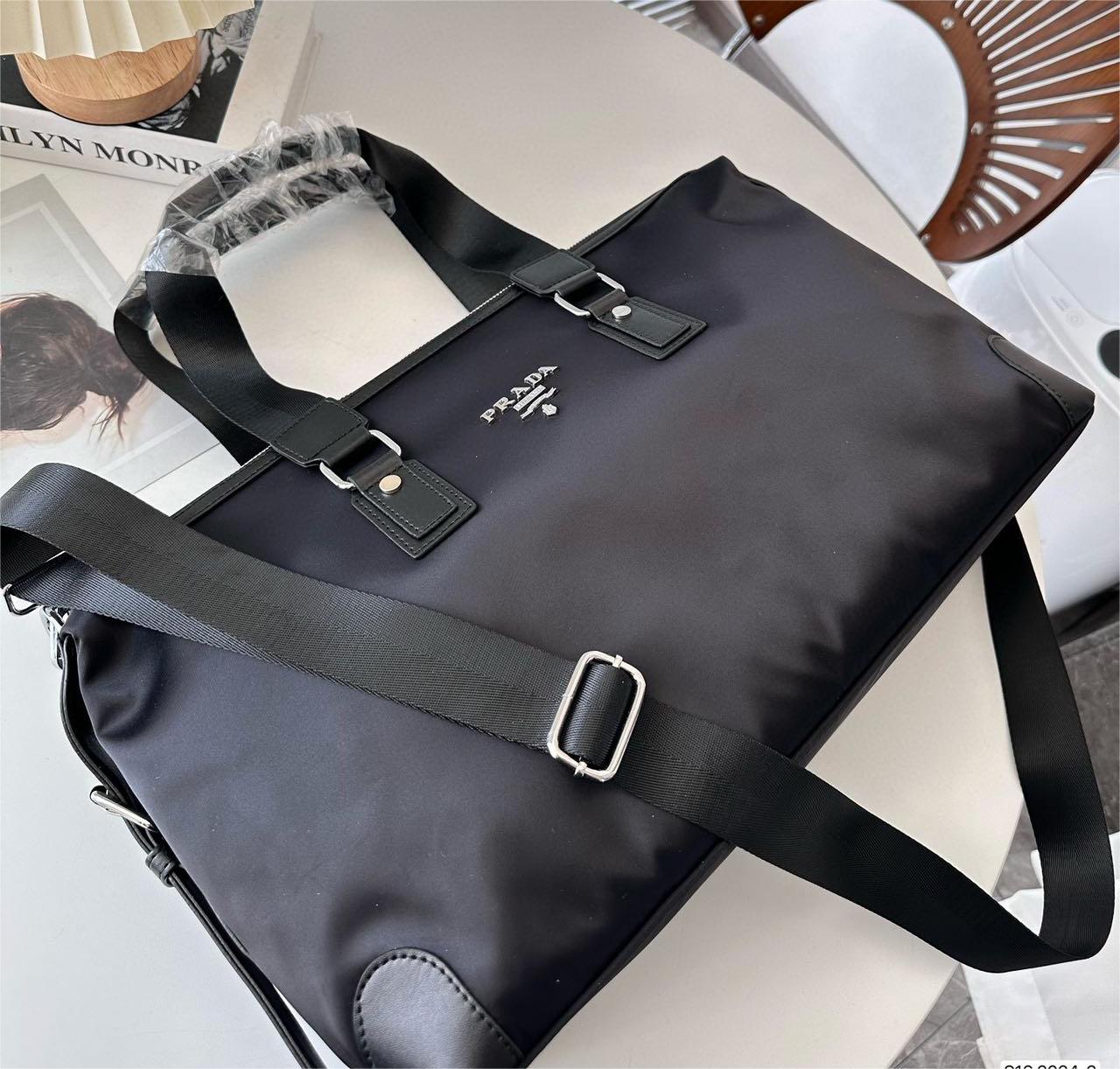 PRADA★ブラック　ボストンバッグ