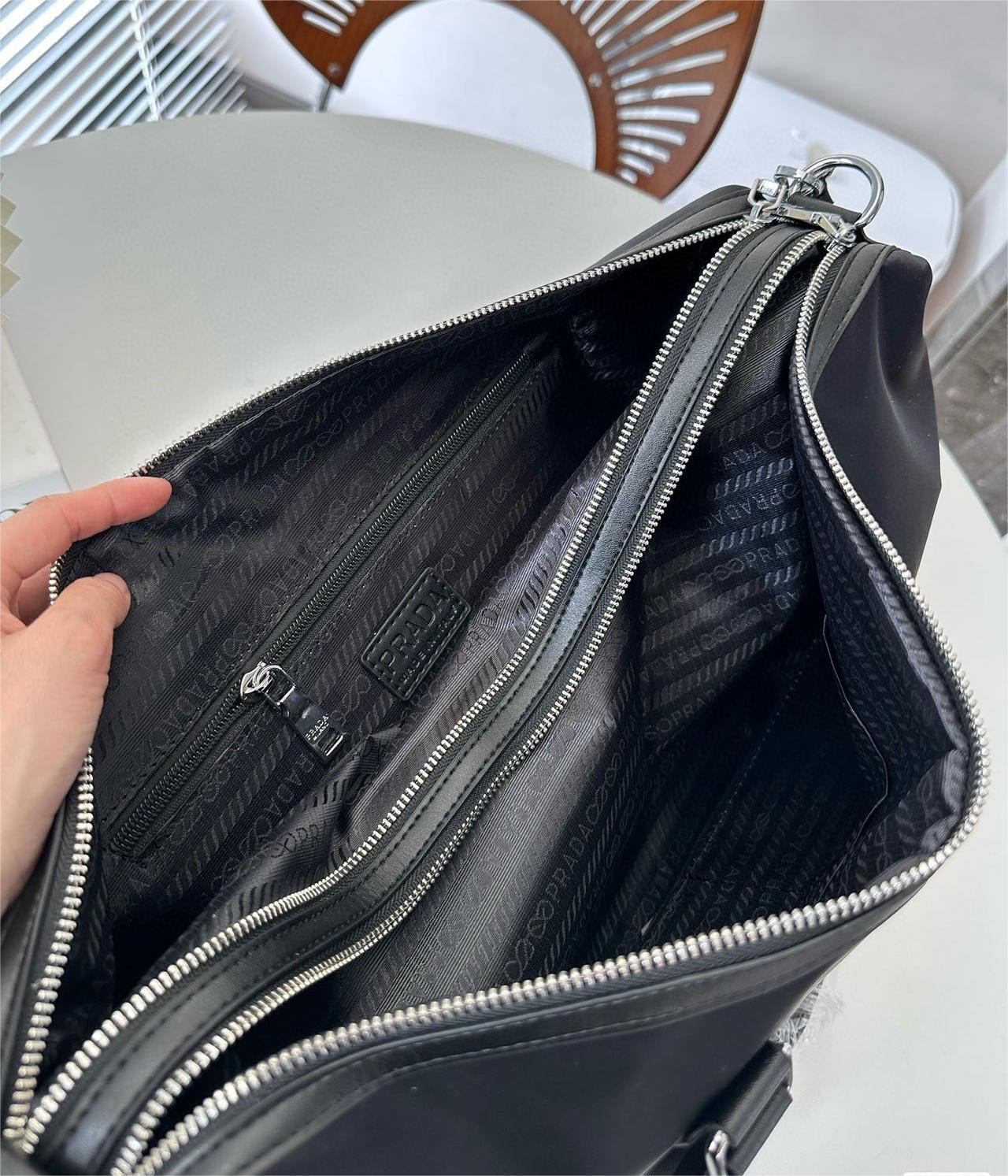 PRADA★ブラック　ボストンバッグ
