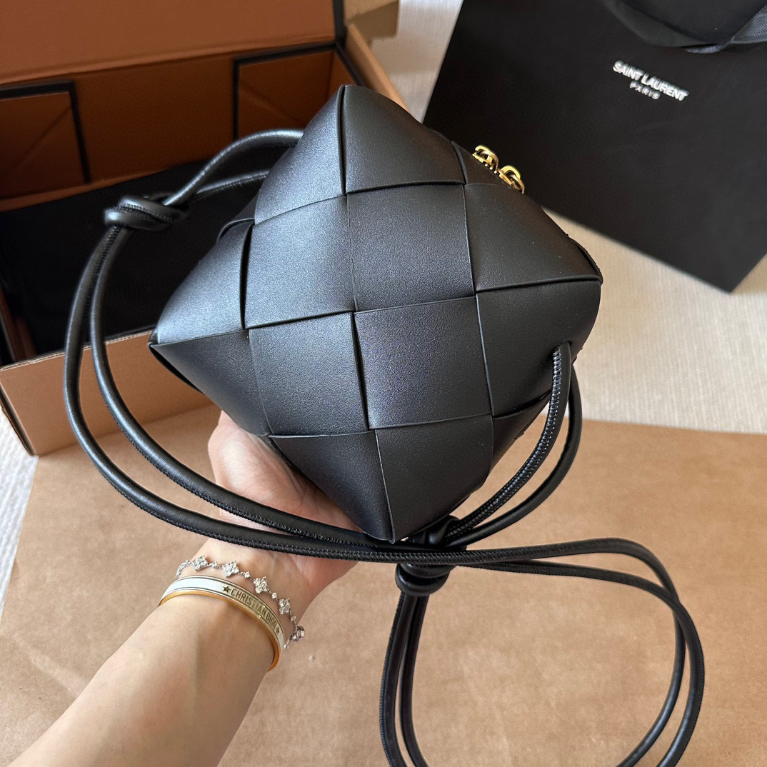 ★BOTTEGA VENETA*Cassette カセット ミニ バッグ