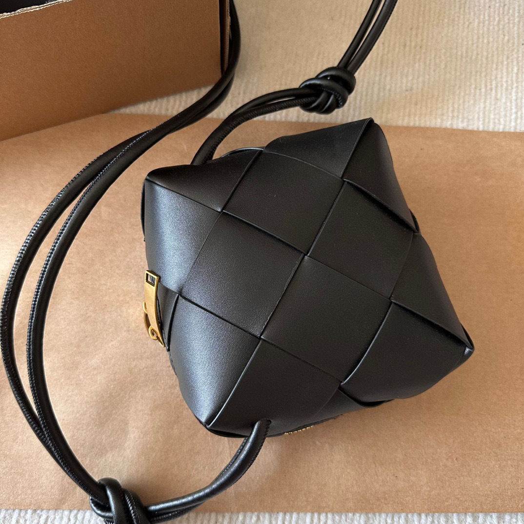 ★BOTTEGA VENETA*Cassette カセット ミニ バッグ