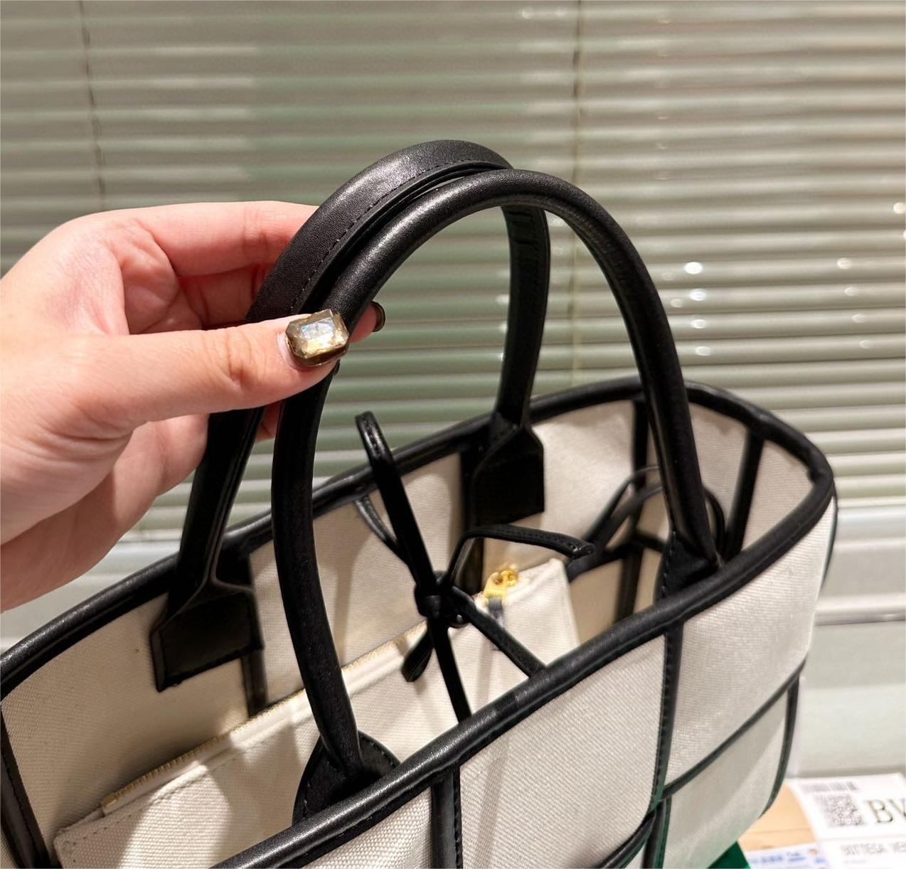 BOTTEGA VENETA トートバッグ